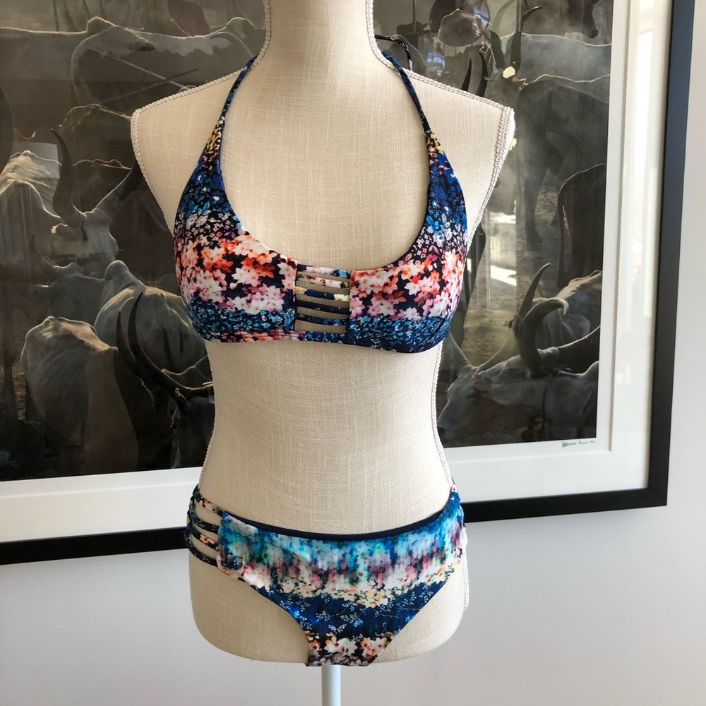 Rachel Roy Bikini Ombré Floral Pattern, Cute Details NWT!  Size S/M